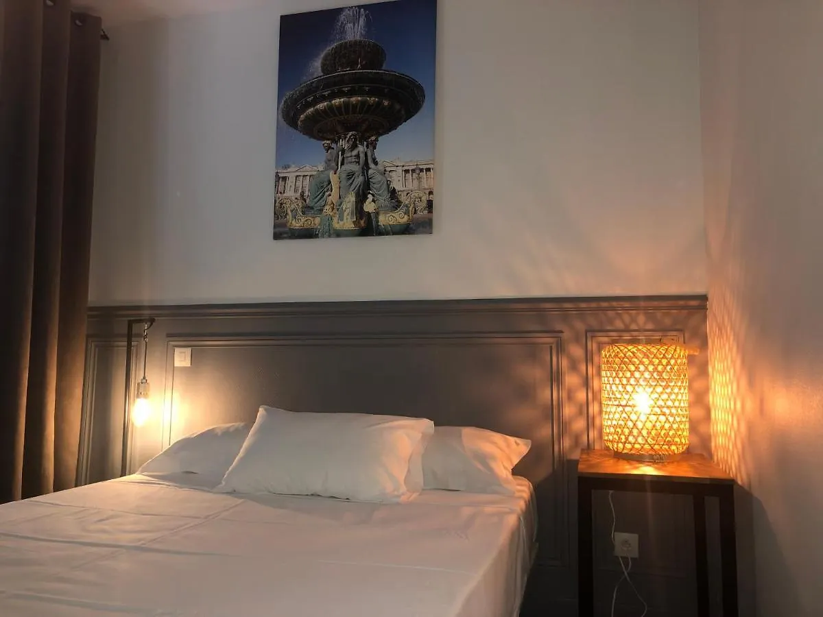 **  Hotel Little Regina Paris France