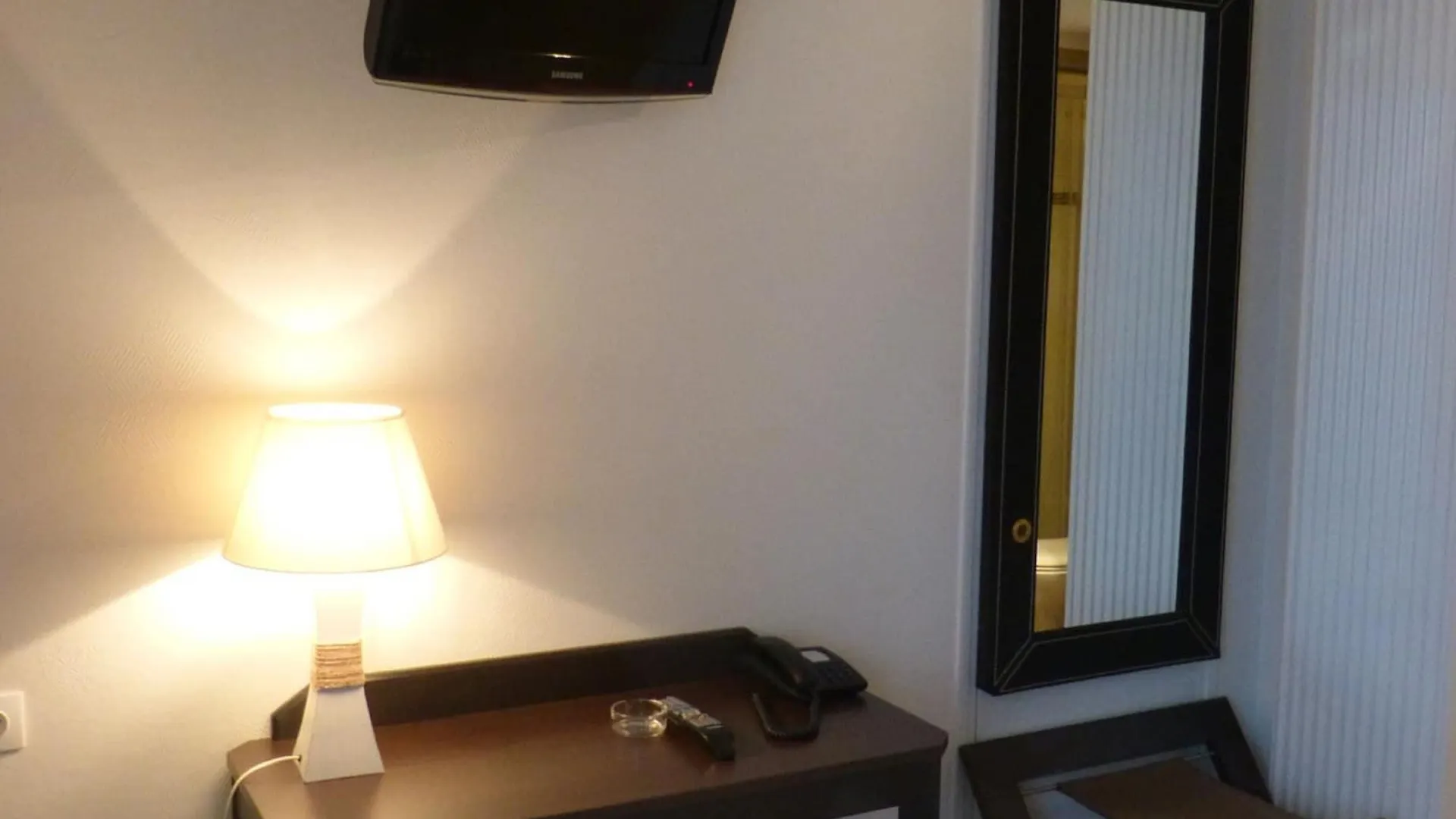 Hotel Little Regina Paris 2*,