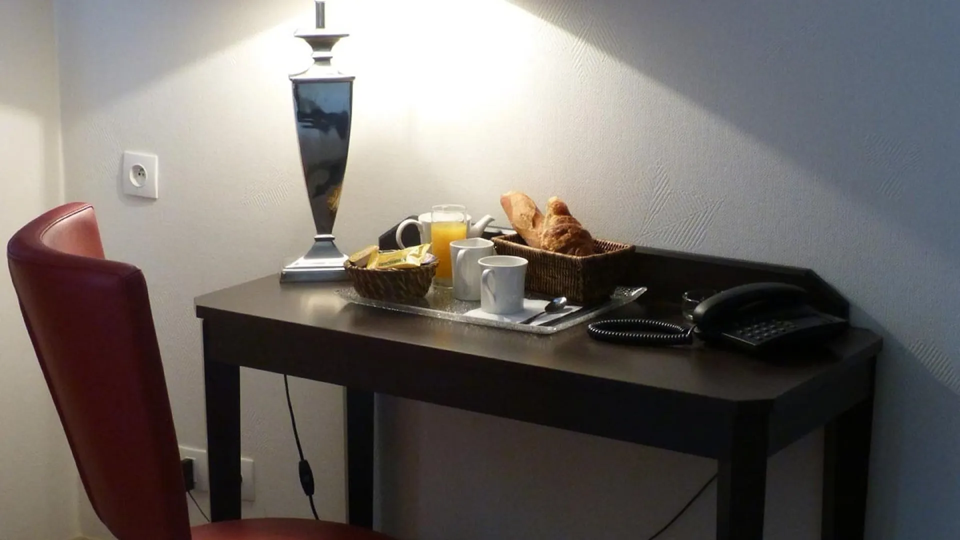 Hotel Little Regina Paris 2*,  France