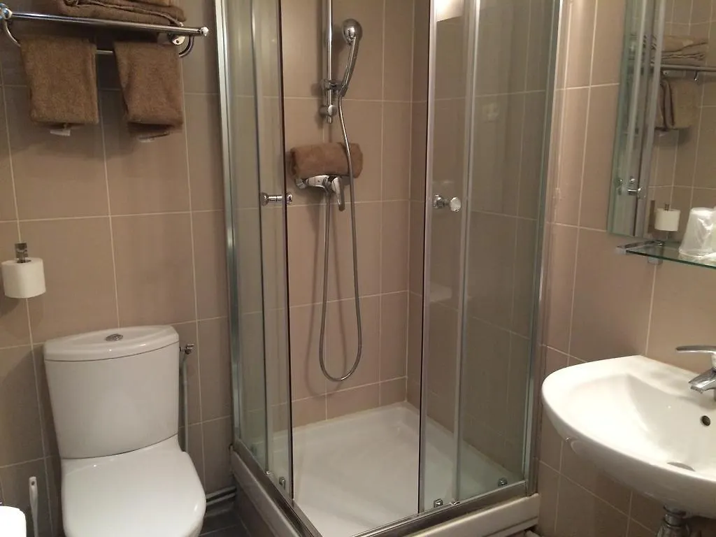 **  Hotel Little Regina Paris France