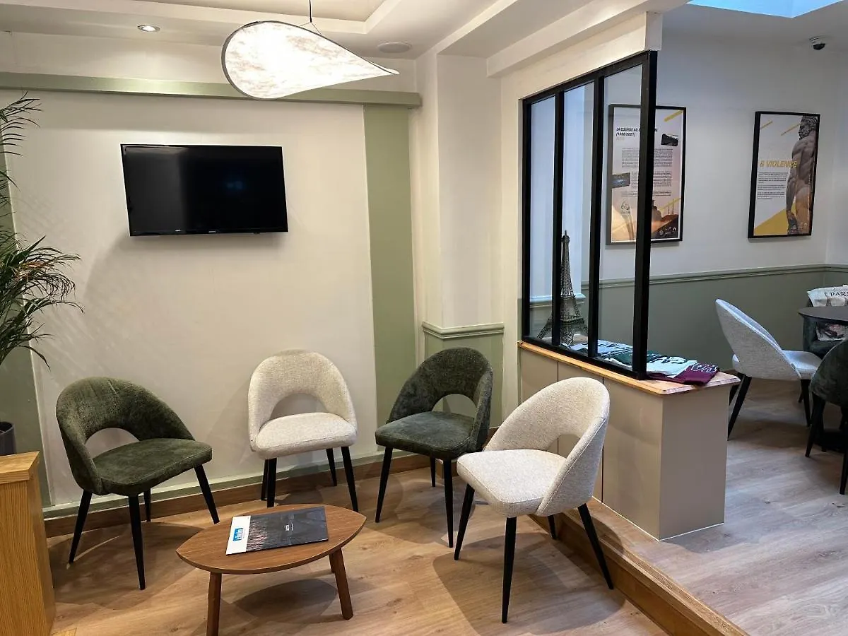 **  Hotel Little Regina Paris France