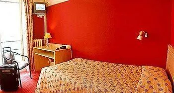 **  Hotel Little Regina Paris France